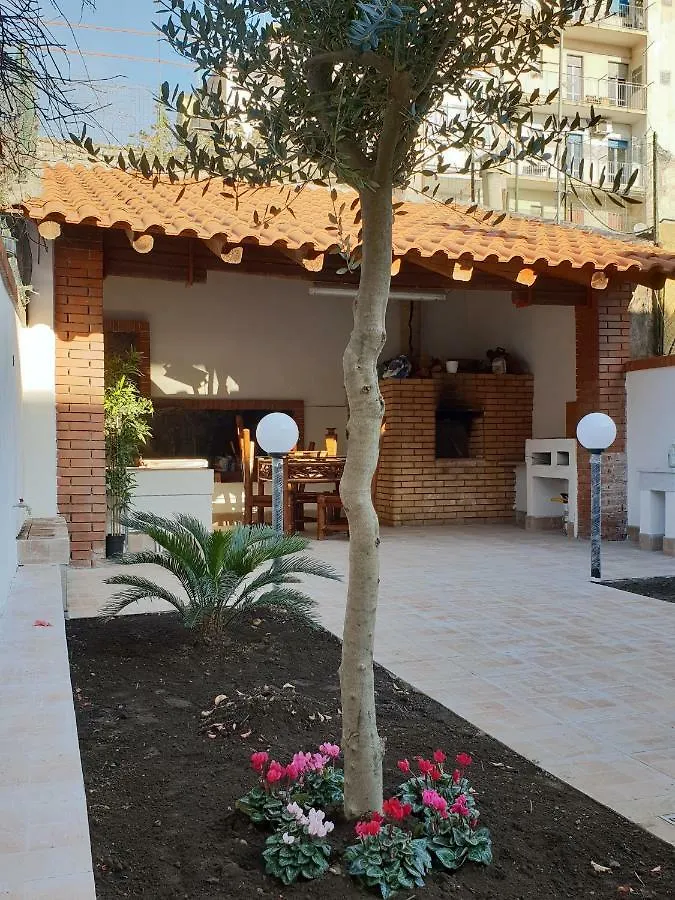 Casa Gialli Aeroporto di Catania Fontana Rossa Italia